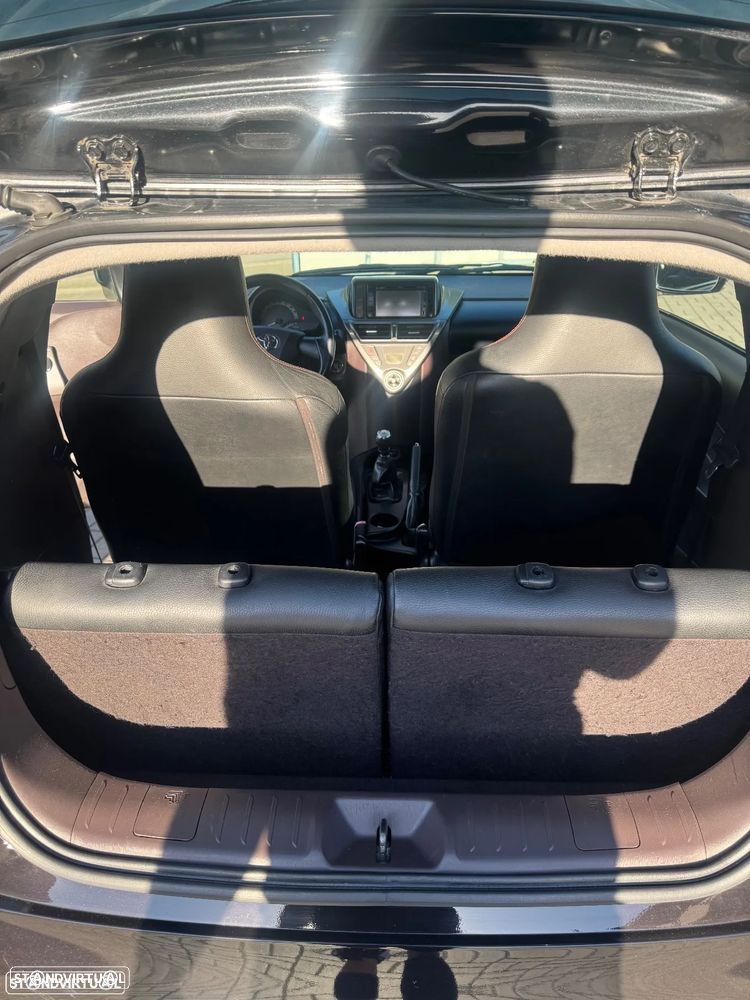 Toyota iQ 1.4 D-4D 2 EP+NAVI+Bluetooth - 26
