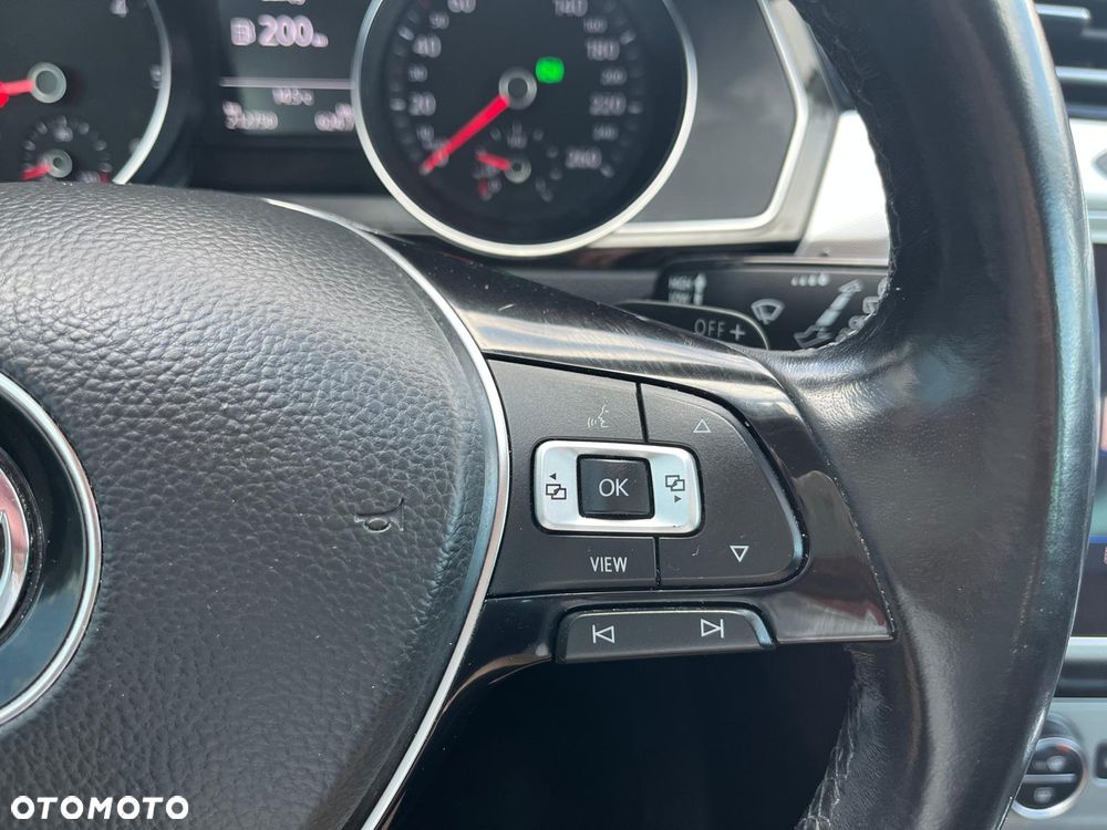 Volkswagen Passat 2.0 TDI SCR DSG Comfortline - 9