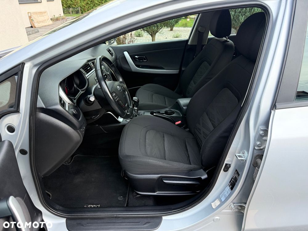 Kia Ceed 1.6 GDI ISG Vision - 16