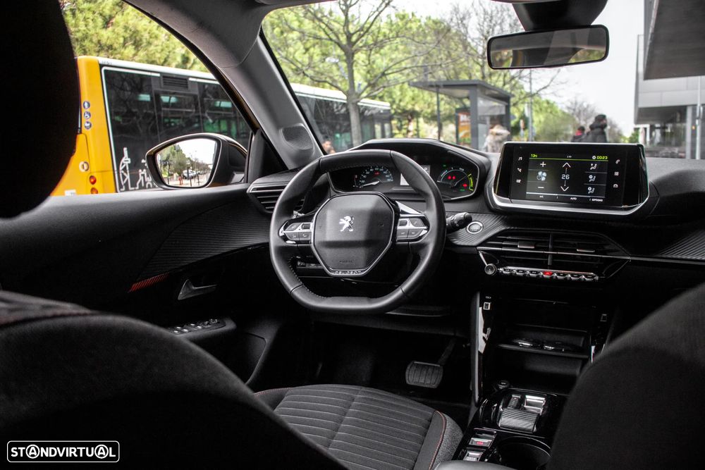 Peugeot e-208 - 32