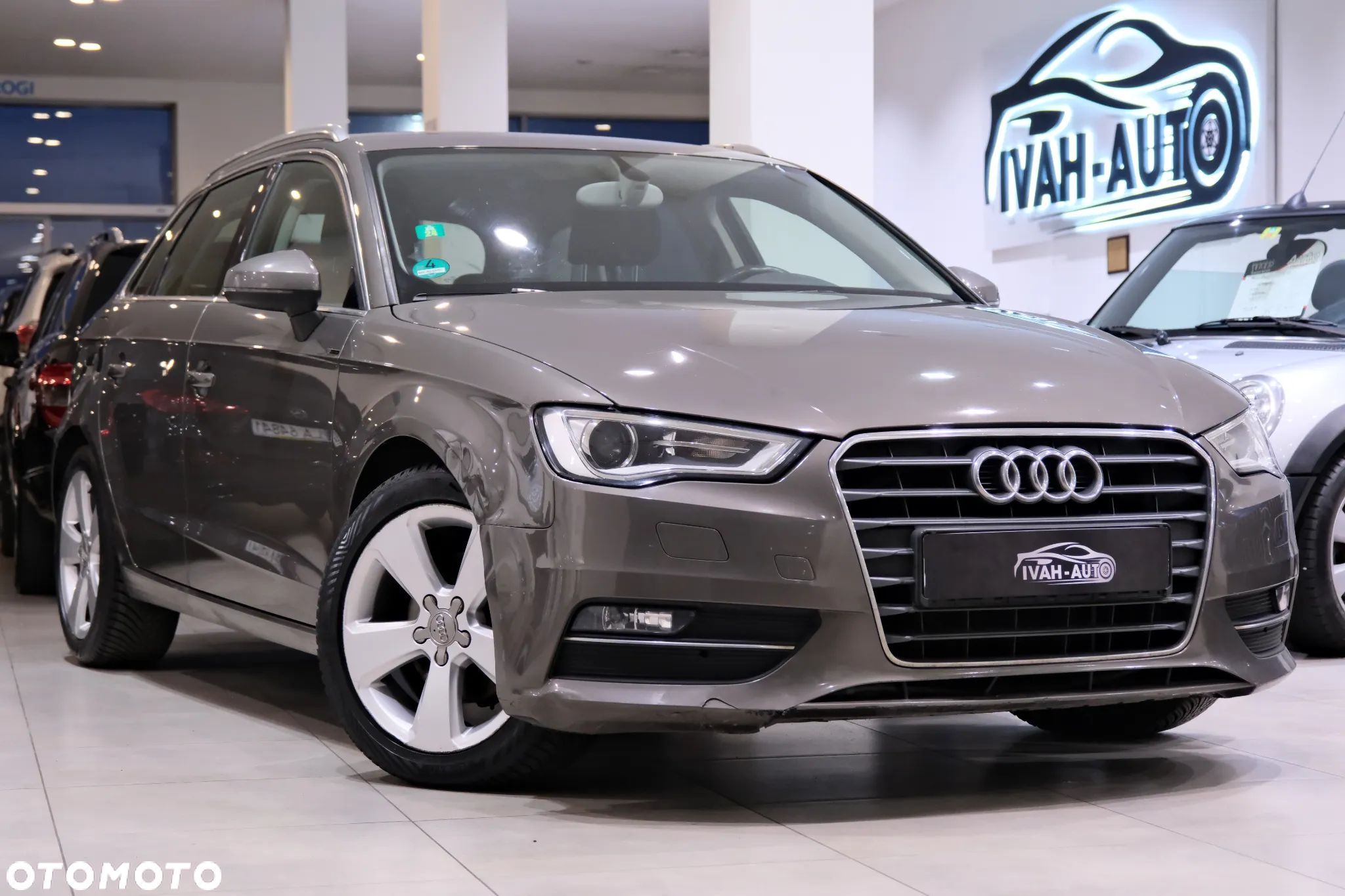 Audi A3 1.6 TDI Sportback S tronic Ambiente - 1