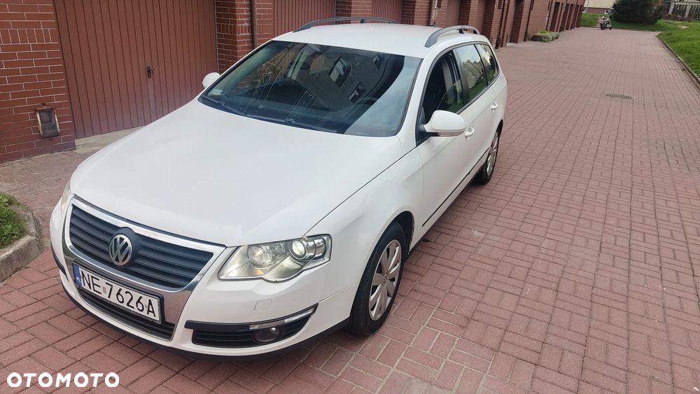 Volkswagen Passat - 1