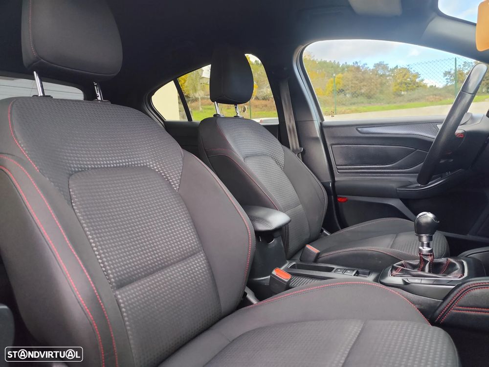 Ford Focus 1.0 EcoBoost MHEV ST-Line - 15