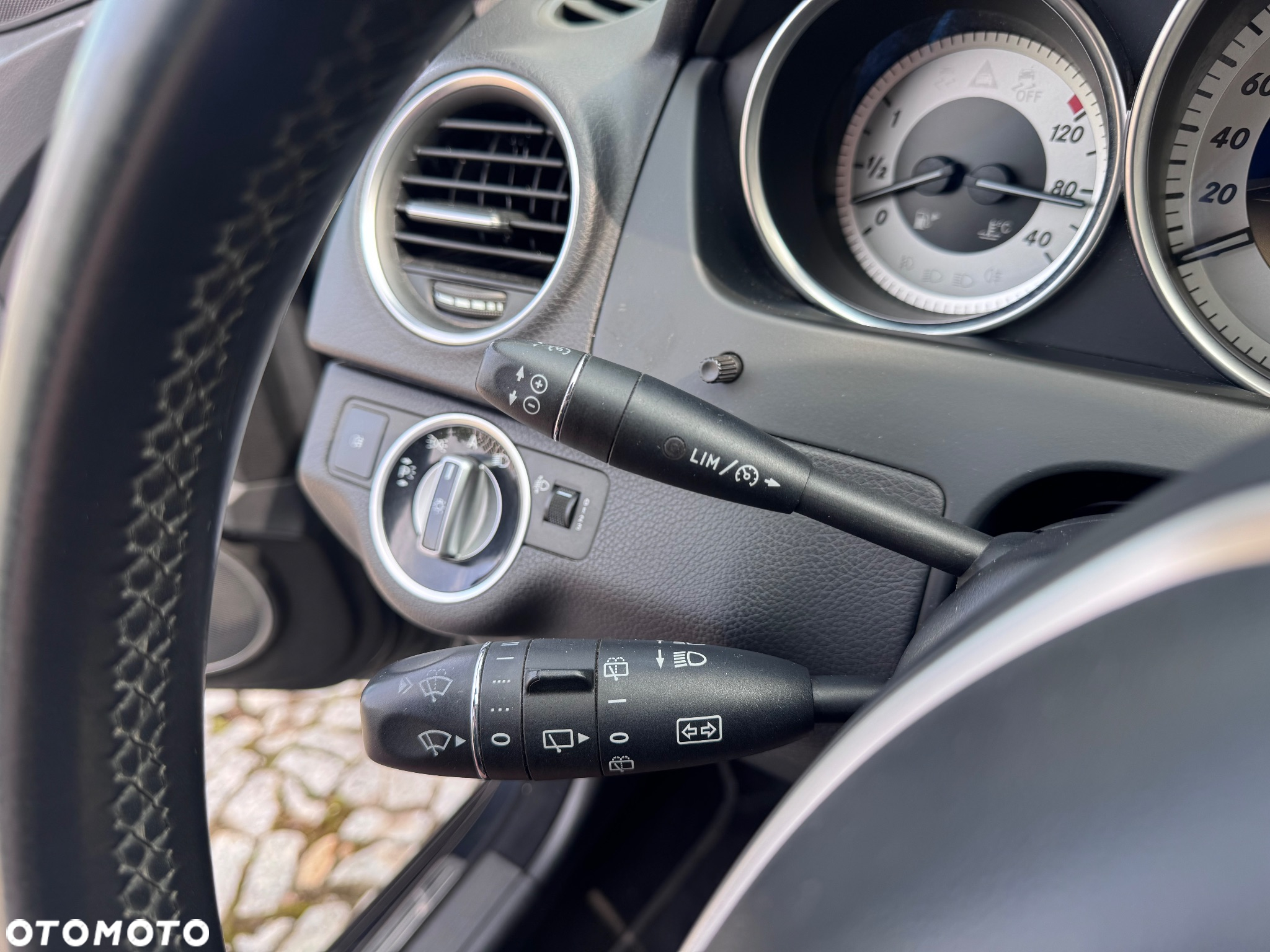 Mercedes-Benz Klasa C 180 CGI BlueEff Avantgarde - 19