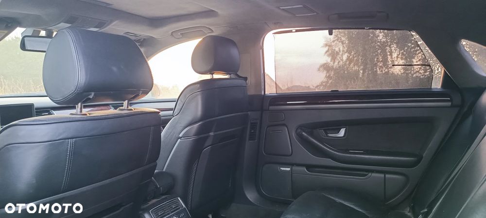 Audi A8 4.2 L Quattro - 15