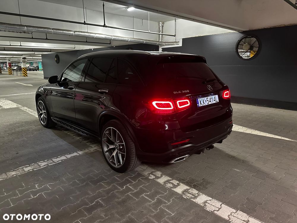 Mercedes-Benz GLC 300 4Matic 9G-TRONIC AMG Line Plus - 8