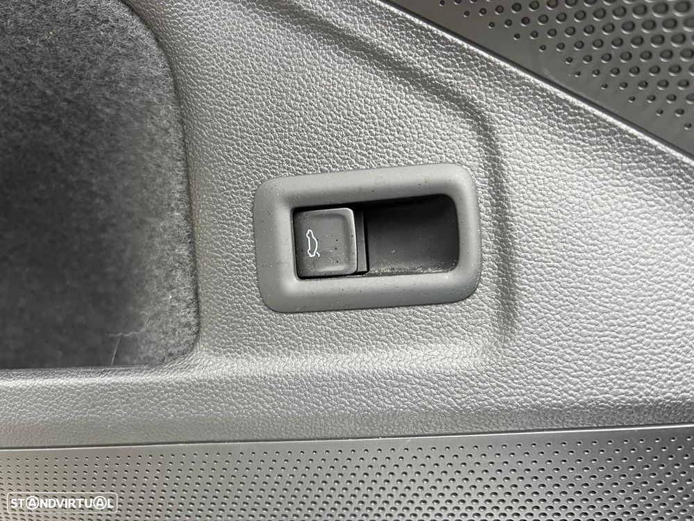 VW Passat Variant 2.0 TDi Business DSG - 11