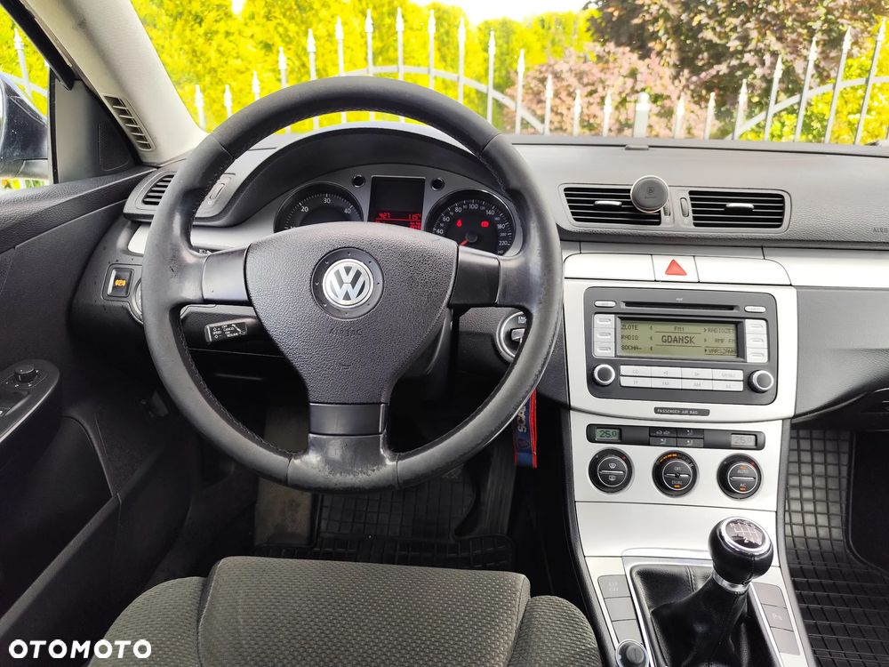 Volkswagen Passat - 32