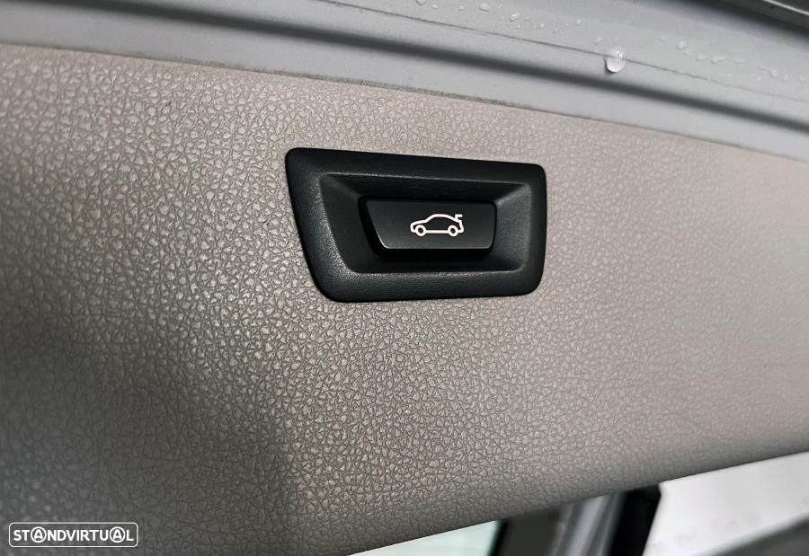 BMW 318 d Touring Line Sport - 23
