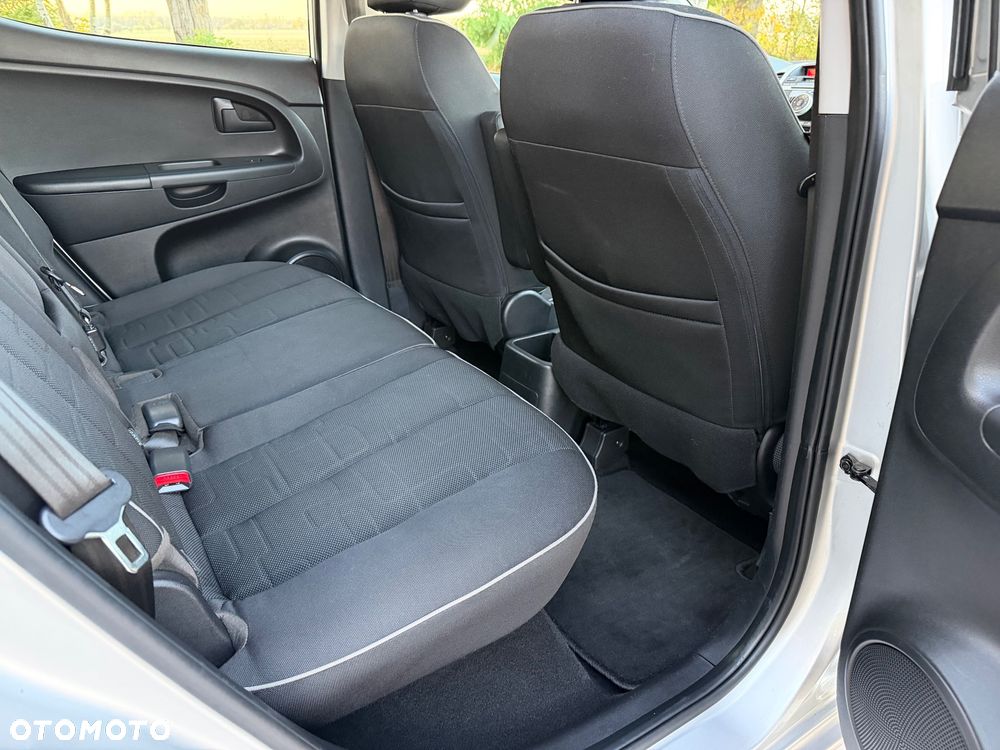 Kia Venga - 23