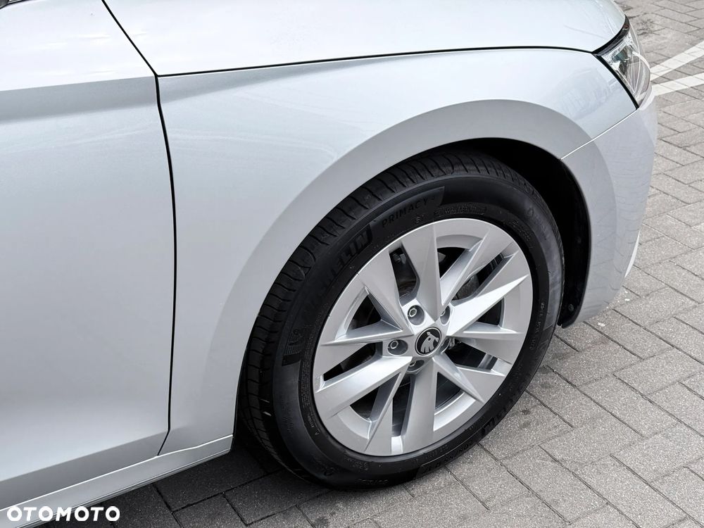 Skoda Octavia 1.5 TSI mHEV Selection DSG - 6