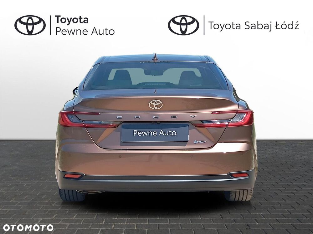 Toyota Camry - 4
