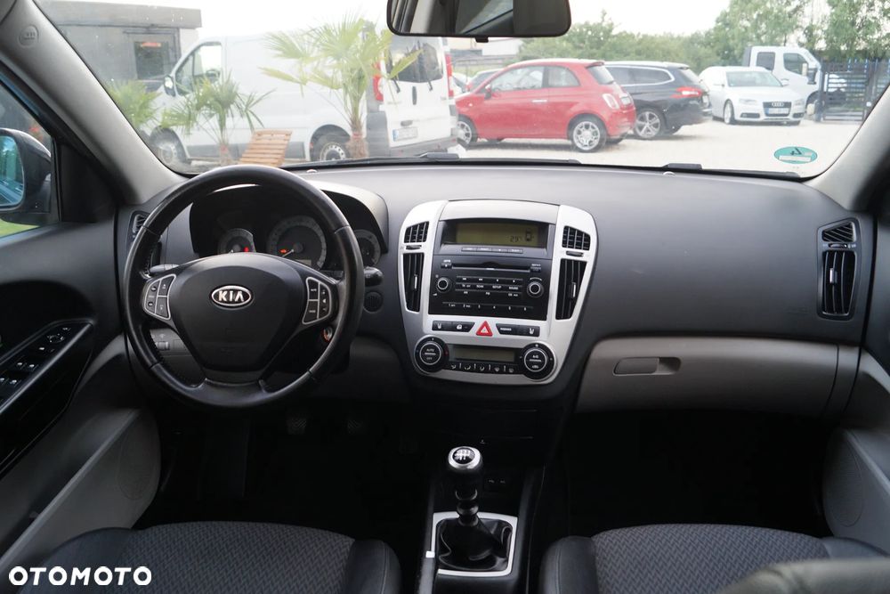 Kia Ceed - 29