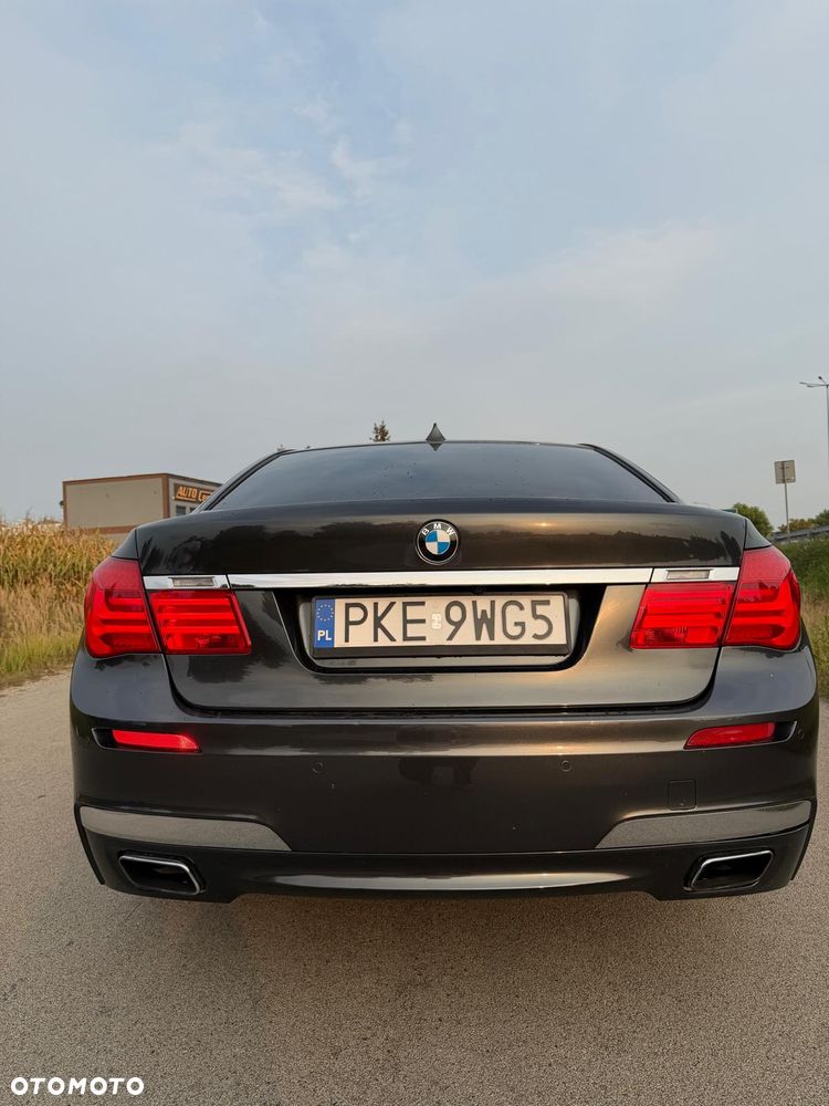 BMW Seria 7 750i xDrive - 17