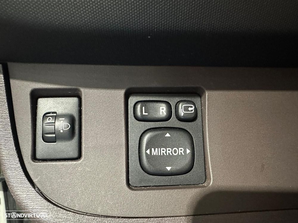 Toyota iQ 1.4 D-4D 2 EP+NAVI+Bluetooth - 35