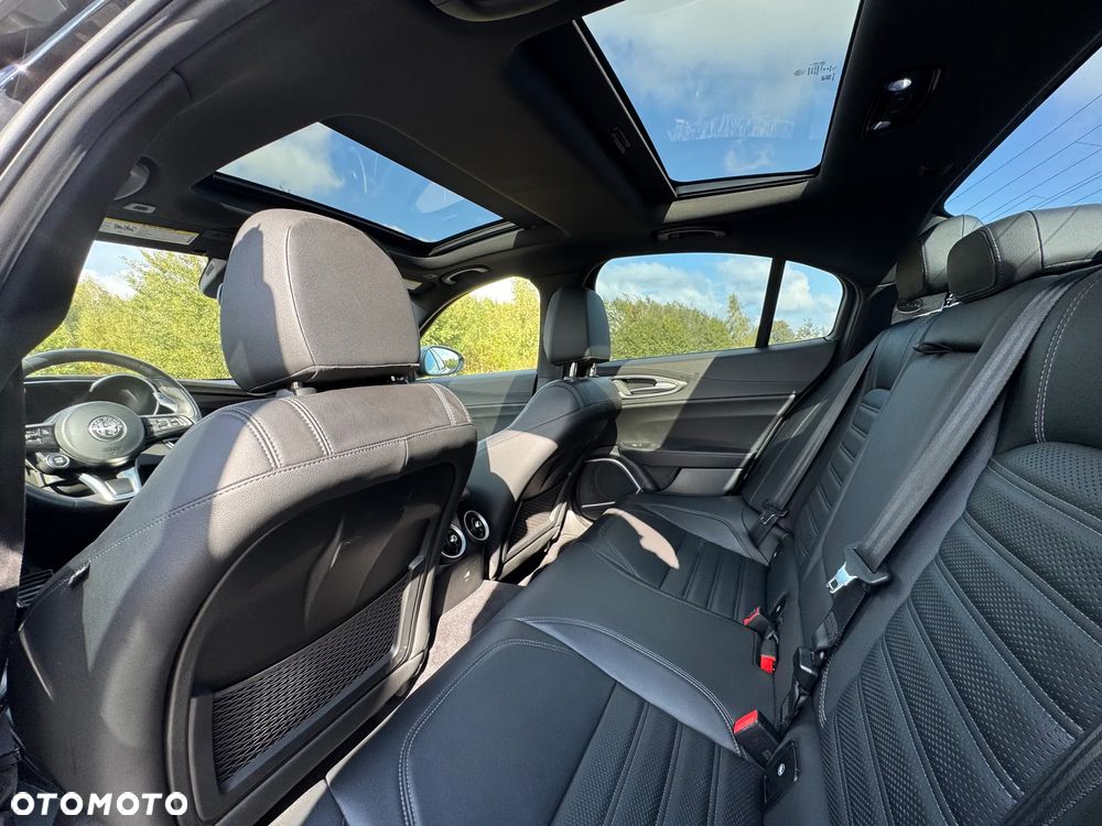 Alfa Romeo Giulia 2.0 Turbo 16V AT8 Veloce - 12