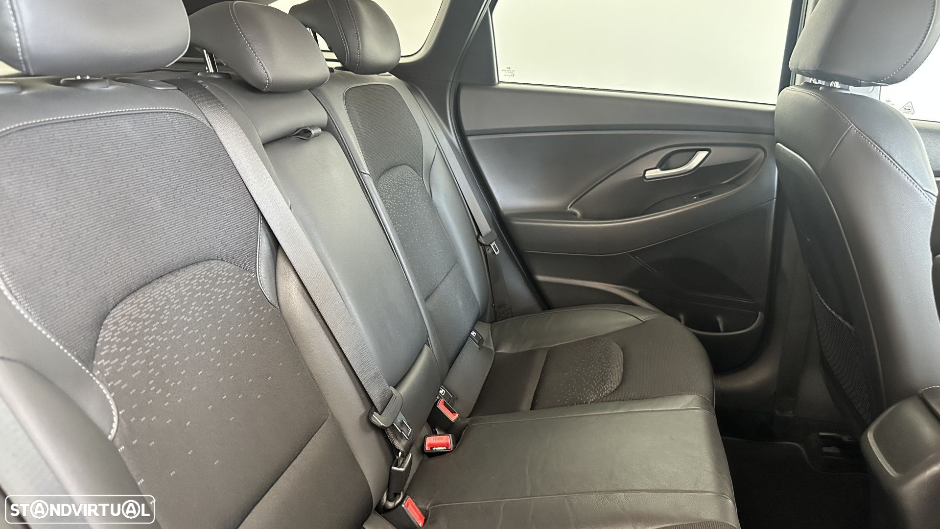 Hyundai i30 1.6 CRDI Comfort+Navi - 15