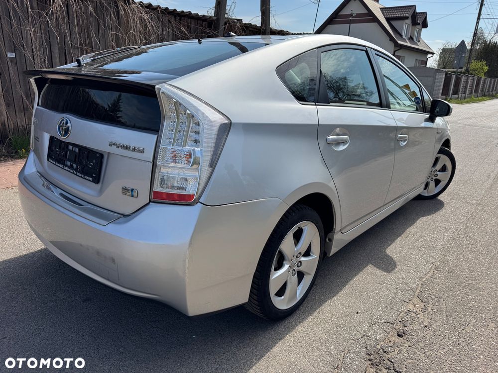 Toyota Prius (Hybrid) Life - 3