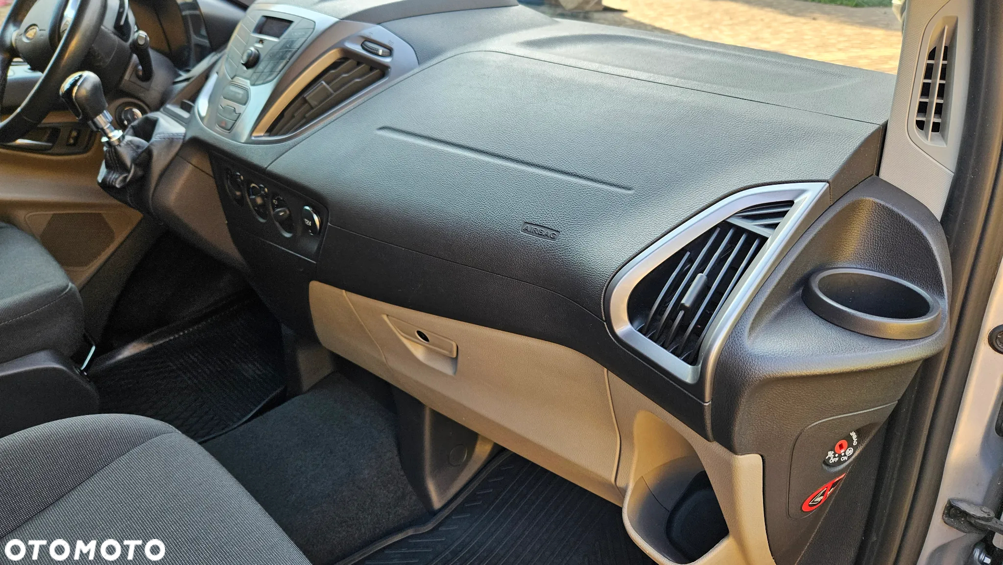 Ford Tourneo Custom - 31