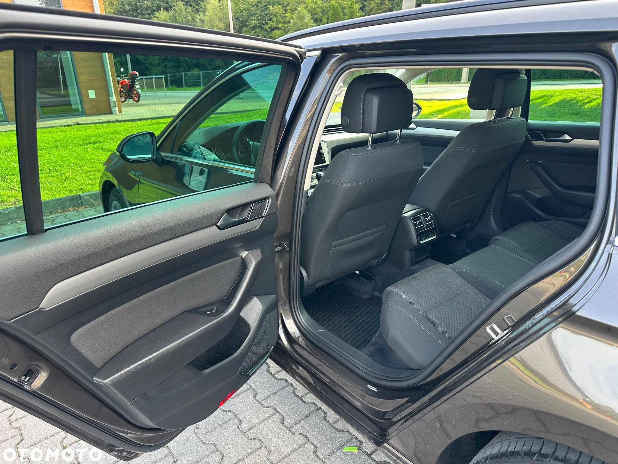Volkswagen Passat Variant 2.0 TDI SCR DSG Comfortline - 15