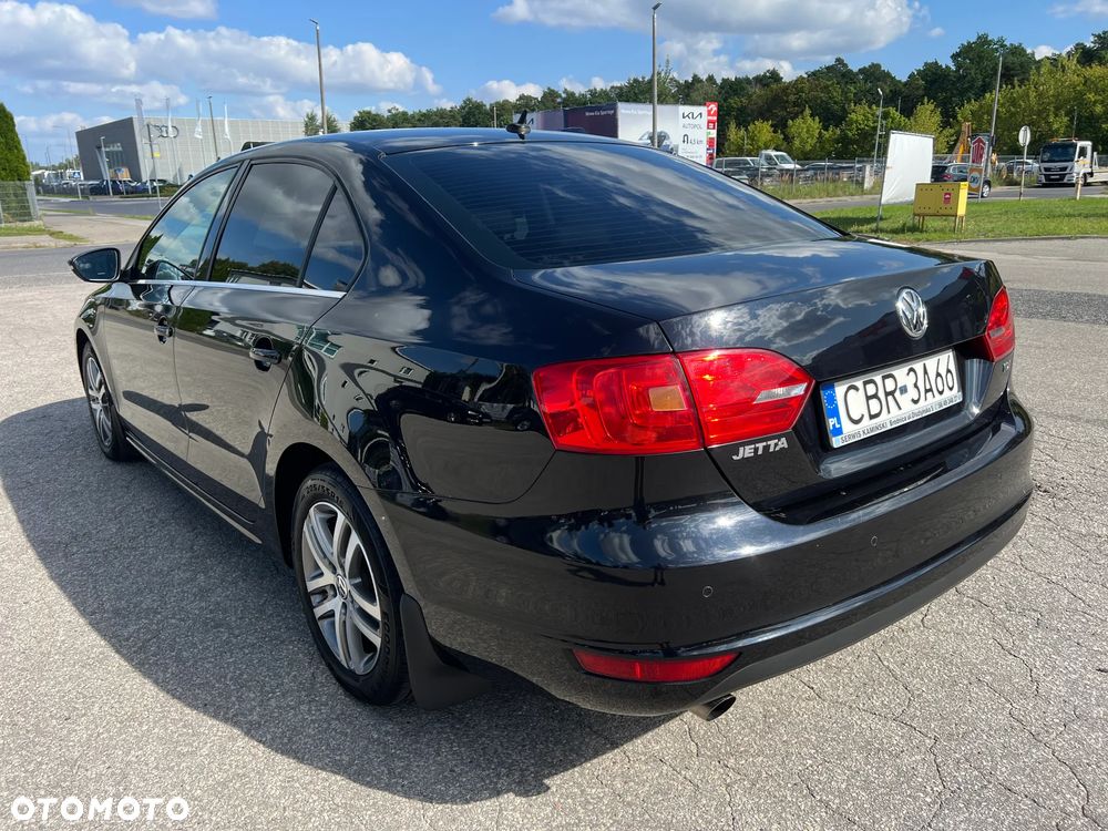 Volkswagen Jetta 1.6 TDI Comfortline - 5