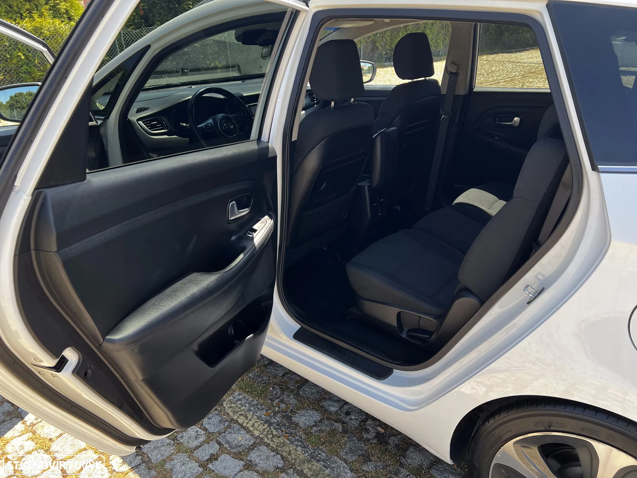 Kia Carens 1.7 CRDi ISG TX - 4
