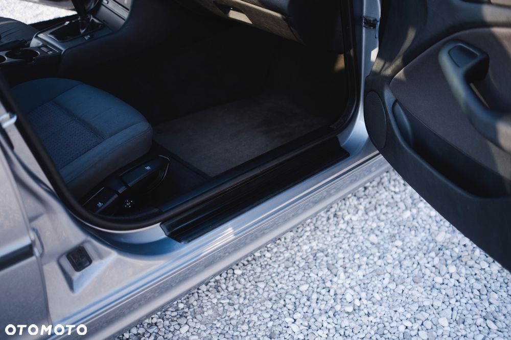 BMW Seria 3 318i - 28