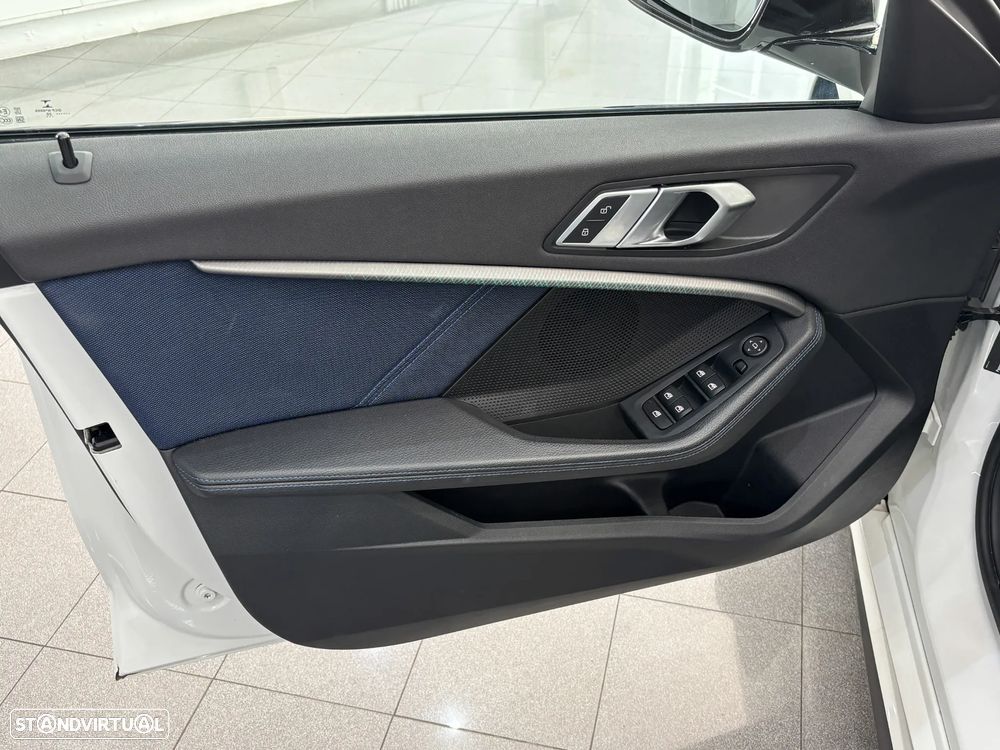 BMW M135i xDrive - 25