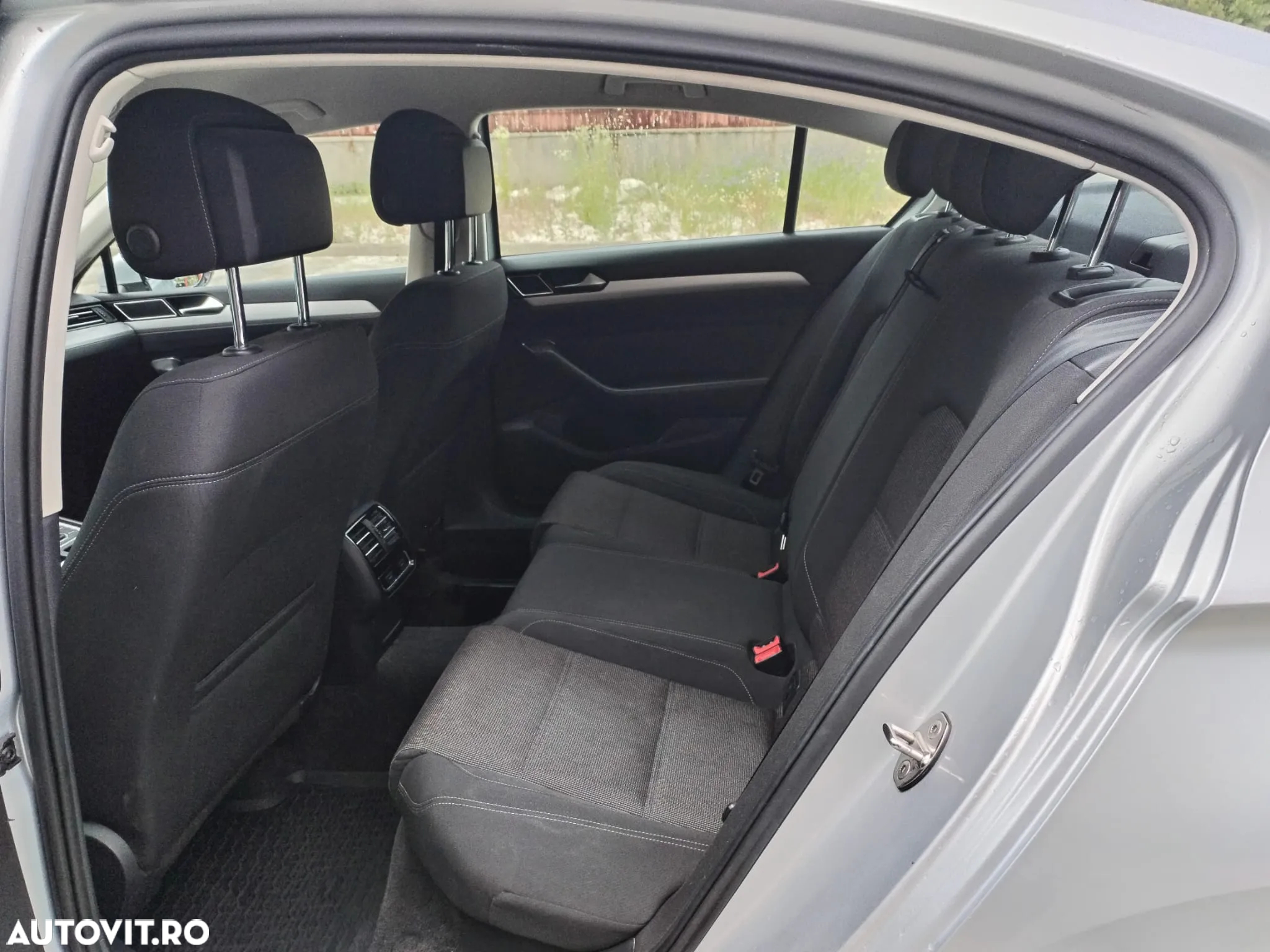 Volkswagen Passat Variant 2.0 TDI (BlueMotion Technology) Highline - 8