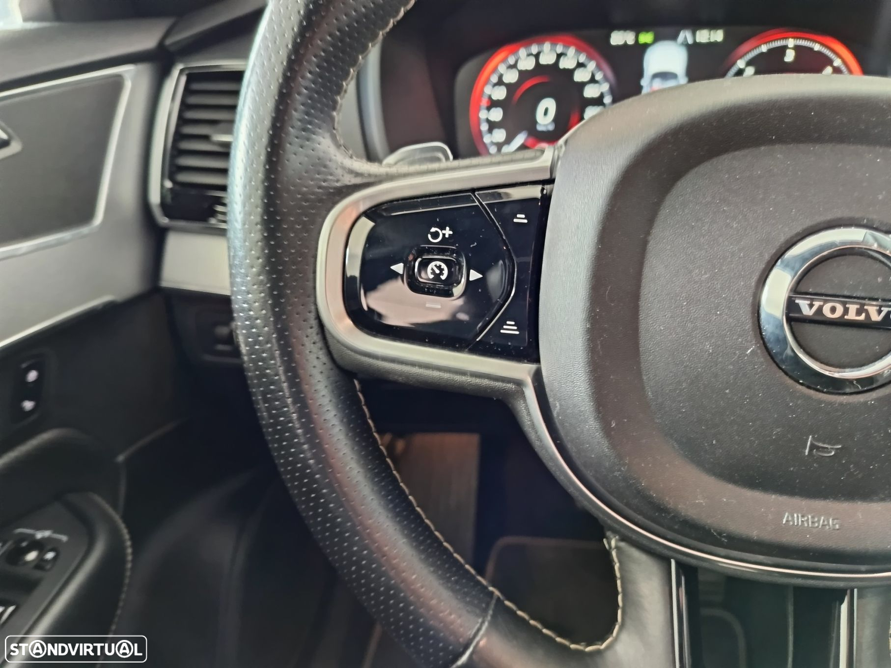 Volvo XC 90 2.0 D4 R-Design - 19