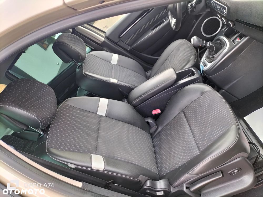 Renault Scenic 1.6 16V Confort Expression - 11