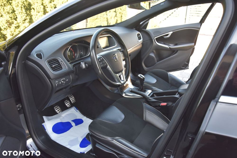 Volvo V40 D2 Drive-E R-Design Momentum - 23
