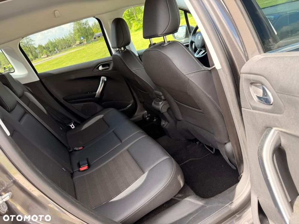 Peugeot 2008 1.2 Pure Tech Style S&S EAT6 - 25