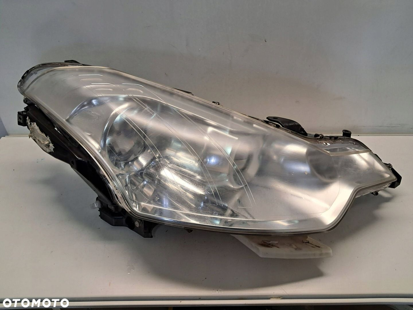 Citroen C-Crosser PRAWA Lampa przednia - anglik - 2