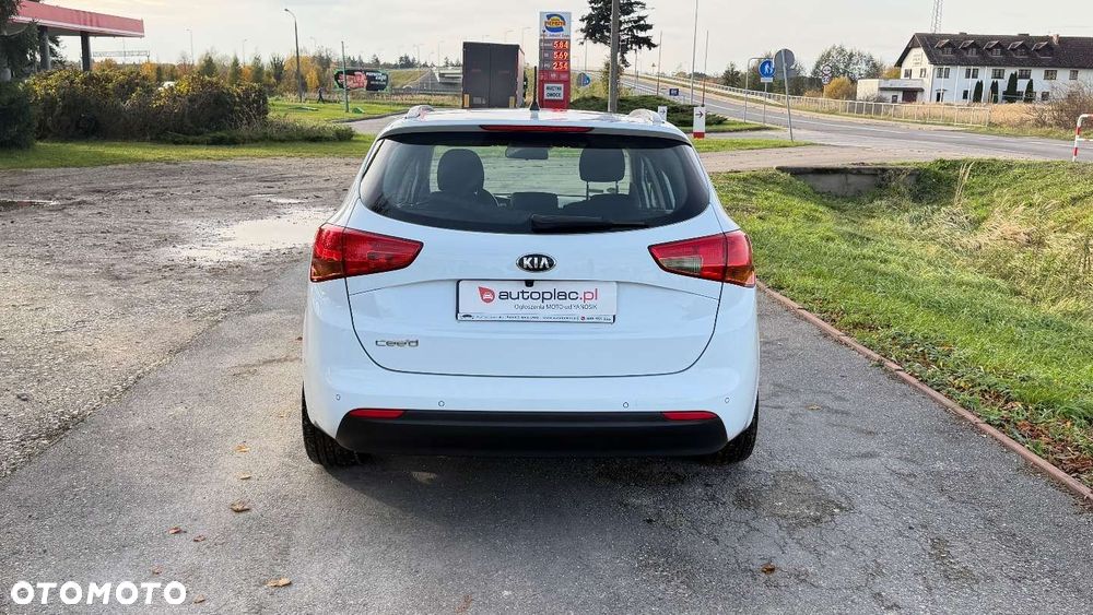 Kia Ceed - 27