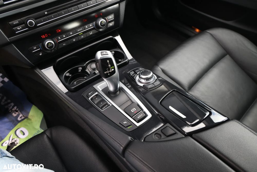 BMW Seria 5 520i Aut. Modern Line - 25