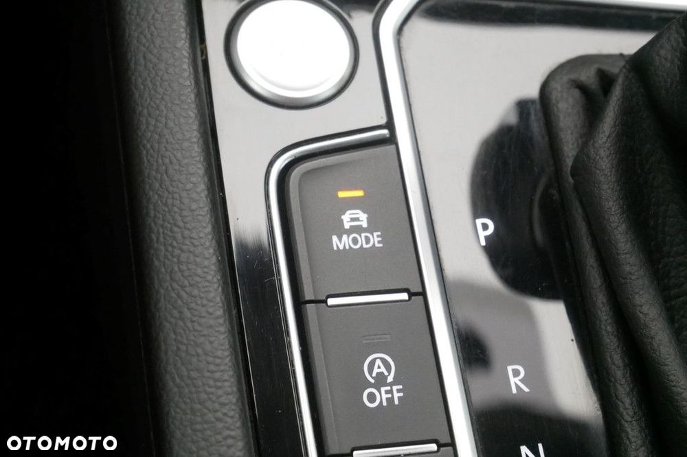 Volkswagen Passat Variant 2.0 TSI Elegance DSG - 23
