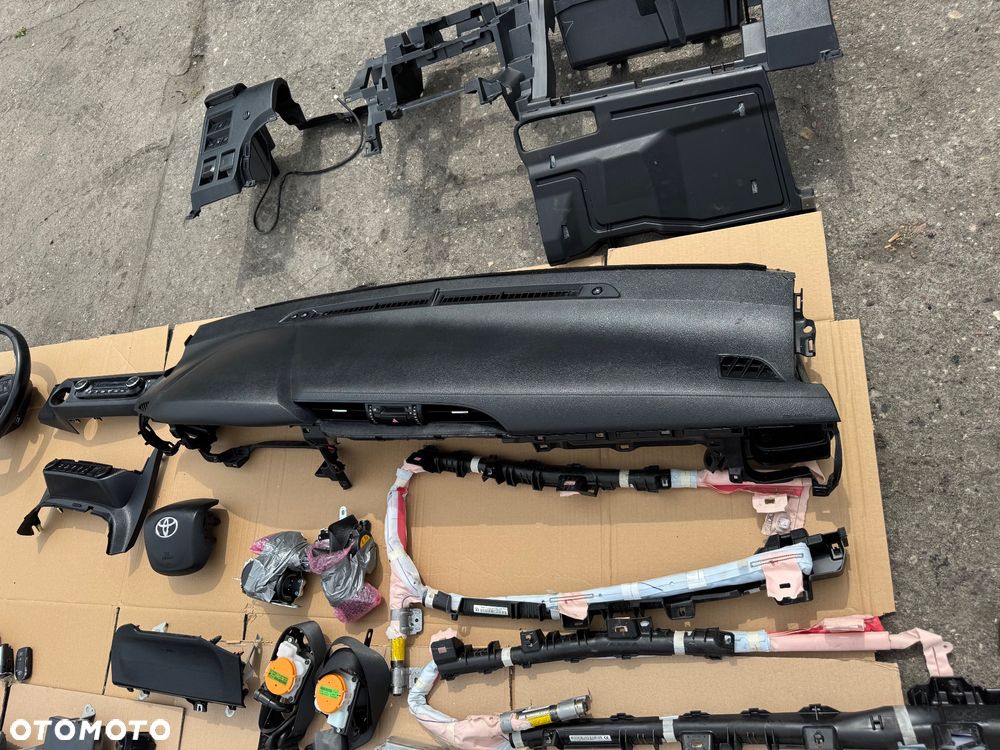 TOYOTA HILUX  a 8 VIII  LIFT CZĘŚCI kierownica z tempomatem wszystkie   2015- Radio    1300zl / 86140-OK620 138000-6050H101 BQ800962 FT0078A 10R-04  Moduł nawigacj 400zl / QNG-BE2808  6434C-BE2808  TA-2014 202-SMB033   Sterownik moduł napędu 300zl  89533-71092 363811-12720   Moduł kamera radar asystent 300zl  MFC430TA 8646C-OKO20   62A669-000 89990-0K081  -300zł   88650-0K560 MA277400-6930  -200zł   Sensor radar distronic acc 1400zl  88210-OKO50  Moduł zamka centralnego 150zl  89740-OKO40 61B921-000  MODUL STEROWNIK START STOP -400zl  8926A-OKO10 219002-3230   89784-F4020 200zl  POMBA ABS  700zl  116040-48230 89541-71810  MODUŁ STOP AND START 600zl  89260-0K062 219001-4640   STEROWNIK MODUL WTRYSKU ENGINE CONTROL 3400 zł   89666-0KW12 SZ276100-5300   MODUŁ POZIOMOWANIA REFLEKTORÓW 200zł  89960-71050 35600-70567 88QkX375957   Gateway 250zl  89100-71010 5012-9894   Przepływomierz 2.4 -100zl 22204-30030 197500-0030   081-0H86 -200zl   Wentylator 400 184721 B453771   Rezystor wentylatora silnika dmuchawy 350  499300-2250    89960-71050 35600-70567  88QKX375957    Obudowa panel ramka radia 200zl 55420-kk140  Moduł bezpieczników skrzynka zestaw startowy zestaw do odpalenia hilux 8 2.4  89221-0K011 82730-OK520   Licznik zegary 83800-FD290-B 800  Przełącznik zespolony taśma zwijak manetka 1117732 -800zl   Przelacznik napędów reduktora M57265 -150zl   sensor air bag 89170-0K841 RA 231000-8551 -1000zl   Zestaw konsola pasy deska rozdzielcza toyota hilux 8 oryginalna 3300zl   Moduł przekaźnik świec żarowych 28551-0E010 150zl   panel klimatyzacji 400 zł 55900-0KB10 6440888a  oslona konsoli 200zl  55407-kk071 55414-kk04   Lewarek zmiany biegów automat 350zł  A004 16AUG18   Pedal hamulca 150zł   ramiona wycieraczek mechanizm wycieraczek 350zl 85110-0K171 AE159300-7070  Nagrzwnica 700zl  87010-0KG90  Lewarek 200 zł   kurtyny prawa lewa L9XN8251623 1L0V62718Q3H  TG11E01001  00589-P1-000194  1500sztuka   55303-KK040 stelaz konsoli 300   55607-kk020 osłona pod konsole 50 zł   55642-KK020 66995-KK020 55618-kk040 66995 -Kk040 55618-KK060 -100zl   Instalacja elektryczna skrzynka bezpieczników cena do dogadania   82169-kk020  82143-KK670 82199-KK561 82138-KK081 82121-KKK51-A  82171-KK141  Ab 111-59ibw2-r 7432472-ab   SZYBKA WYSYŁKA PARAGON FAKTURA MOŻLIWOŚĆ DOSTAWY W TEN SAM DZIEN U CIEBIE POSIADAMY WIELE CZĘŚCI DO TEGO MODELU  I - 18