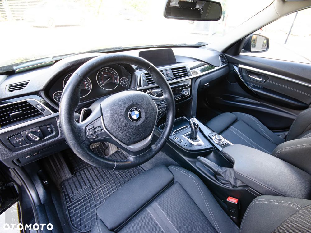 BMW Seria 3 320d Sport Line Shadow sport - 24