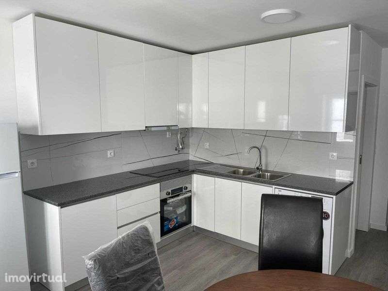 Aluguer de Apartamento T1 – Totalmente Renovado e Mobilado! - Grande imagem: 2/8