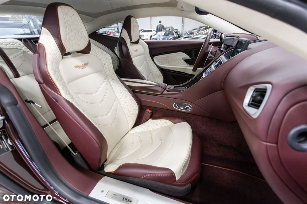Aston Martin DBS - 30