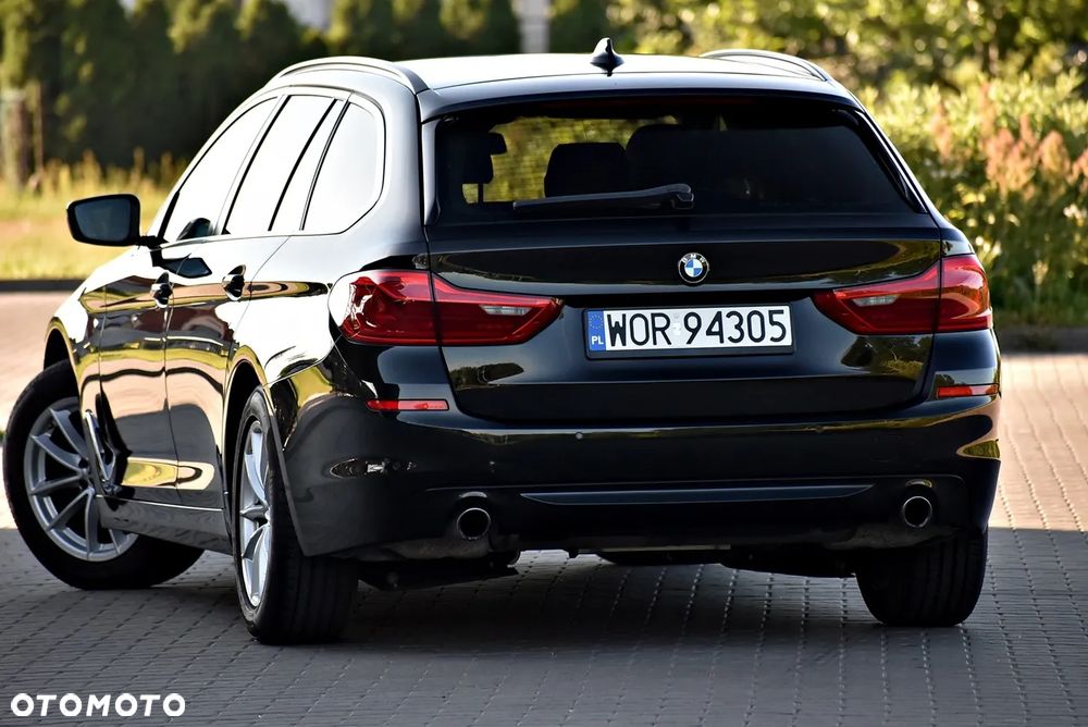 BMW Seria 5 520i - 32