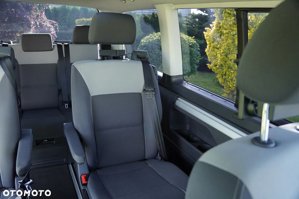 Volkswagen Multivan - 24