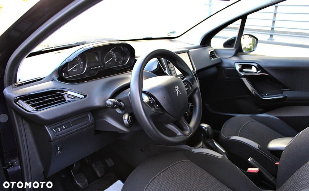 Peugeot 208 - 10