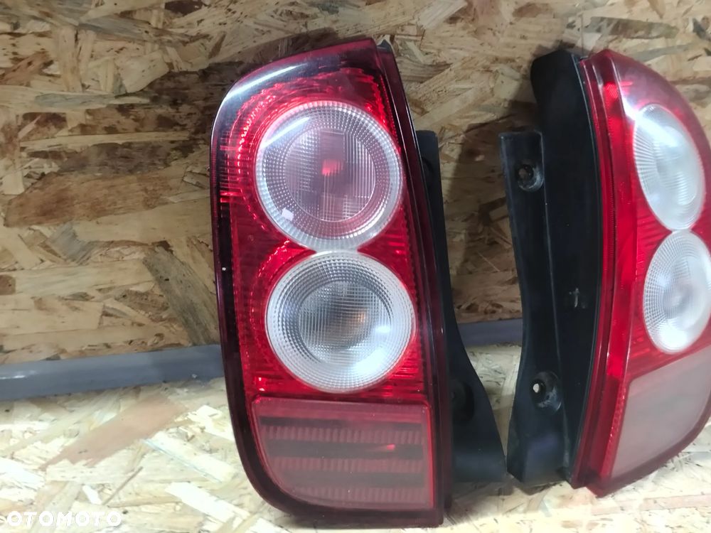 LAMPY TYŁ NISSAN MICRA K12 LEWA PRAWA 5 DRZWI - 2