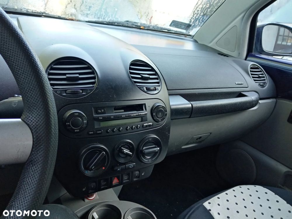 Volkswagen New Beetle - 12