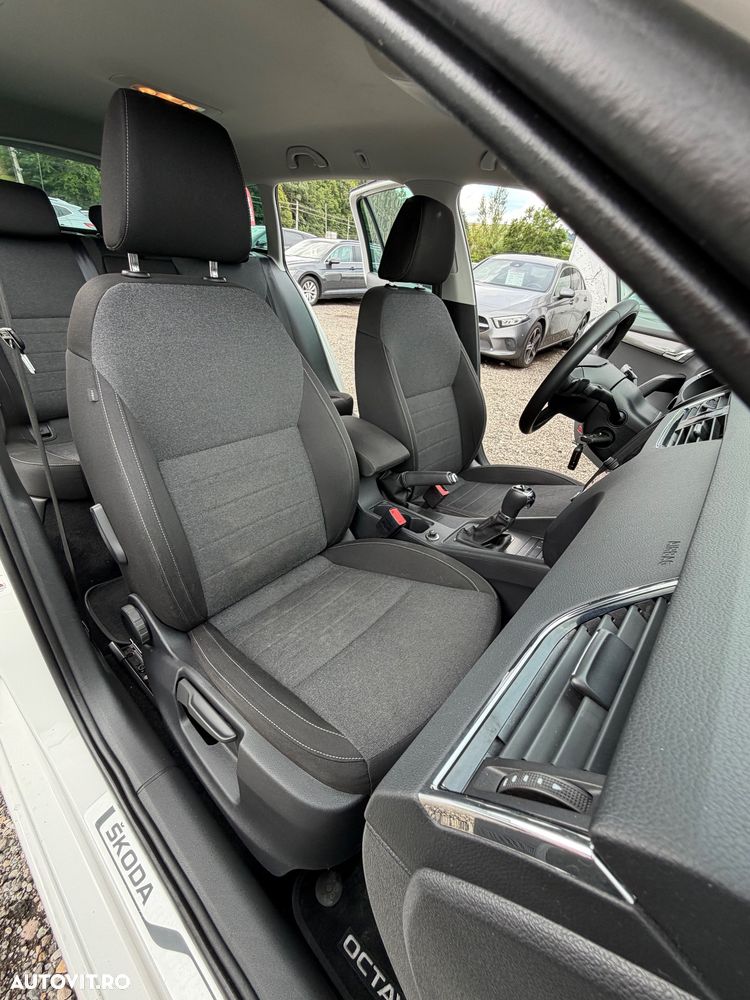 Skoda Octavia 2.0 TDI DSG Ambition - 29