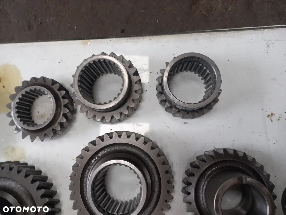 Części skrzyni DEUTZ FAHR DX kosz napęu,przystawka,koło zębate,wałek wom,sprzęgłowy04357784,wsteczny bieg,synchronizator 1-2,3-4,przesówka,nakładka synchronizatora,pierścienie,hamulce,04382316,04359887,04401332,04334390,48z,04335002,04383368,dx 140,160 - 8