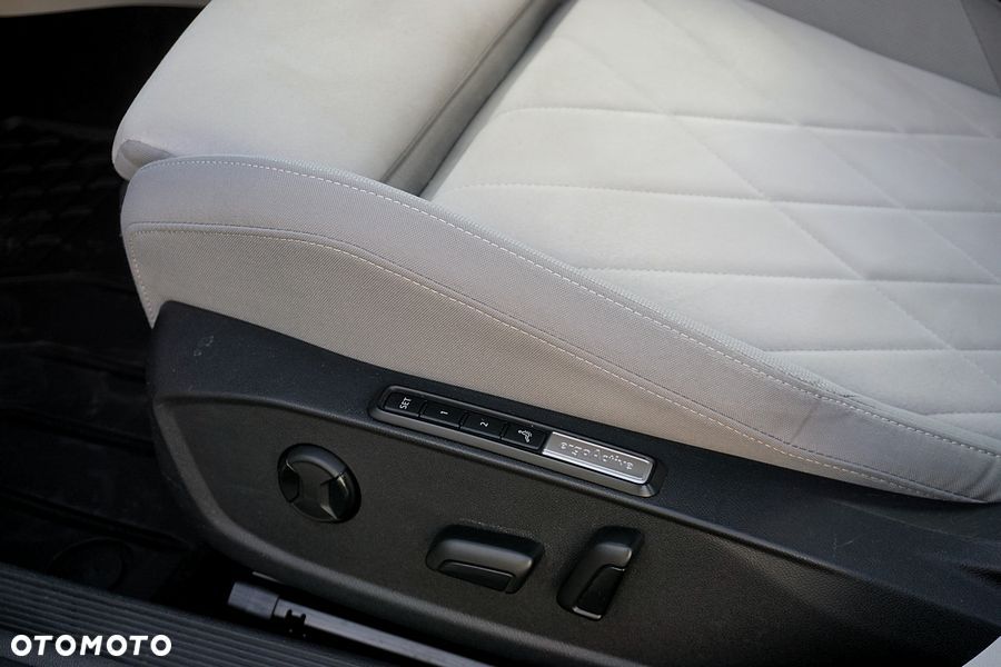 Volkswagen Golf - 22