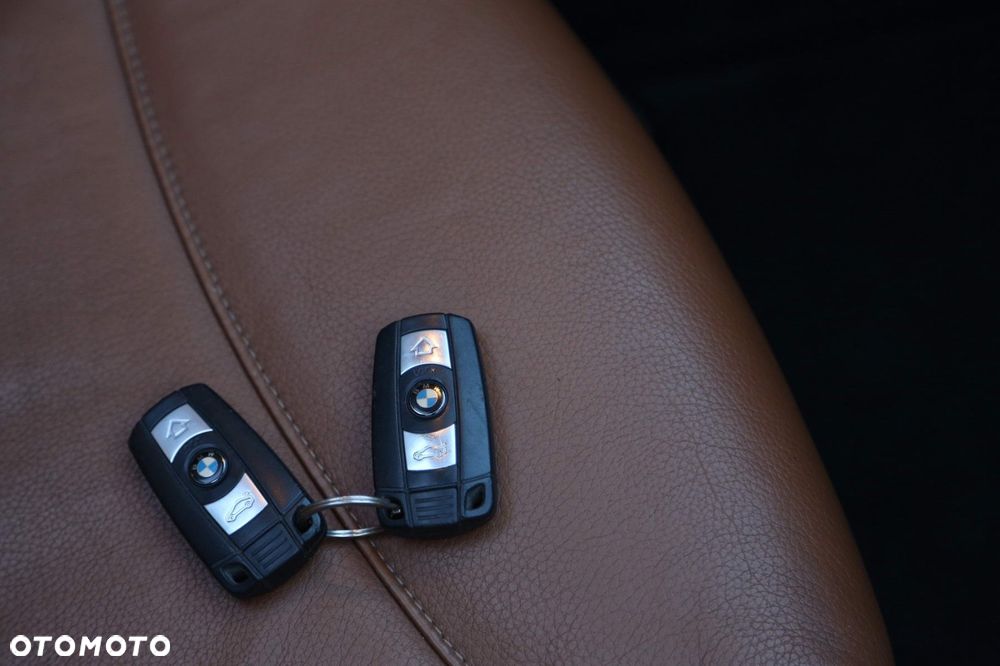 BMW Seria 3 318d DPF Touring - 36
